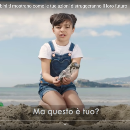 ? Cuore di plastica: i bambini ti mostrano come le tue azioni distruggeranno il loro futuro