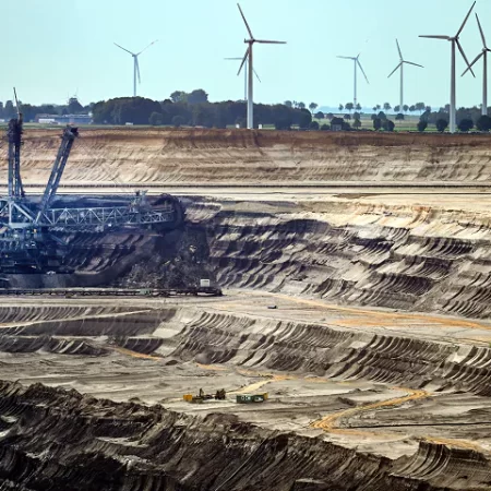 ? Miniera di carbone di Garzweiler e petrolchimico di Priolo